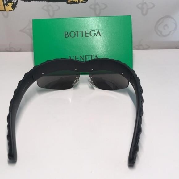 New Authentic Bottega Veneta BV1209S 002 Black Oversized Square Sunglasses main image 5